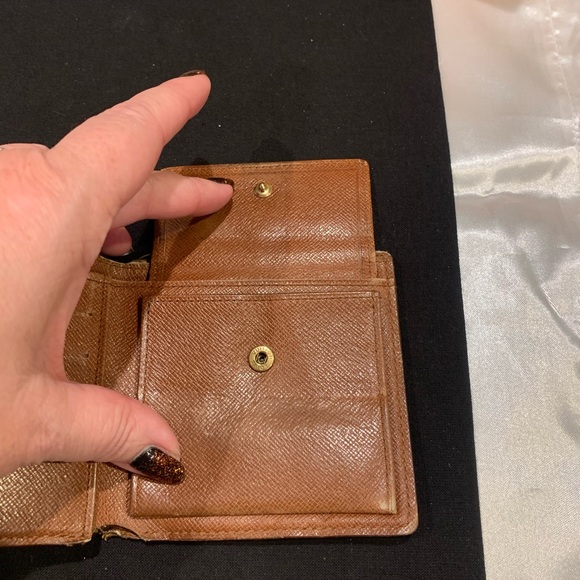 Louis Vuitton bifold monogram wallet - Picture 6 of 15